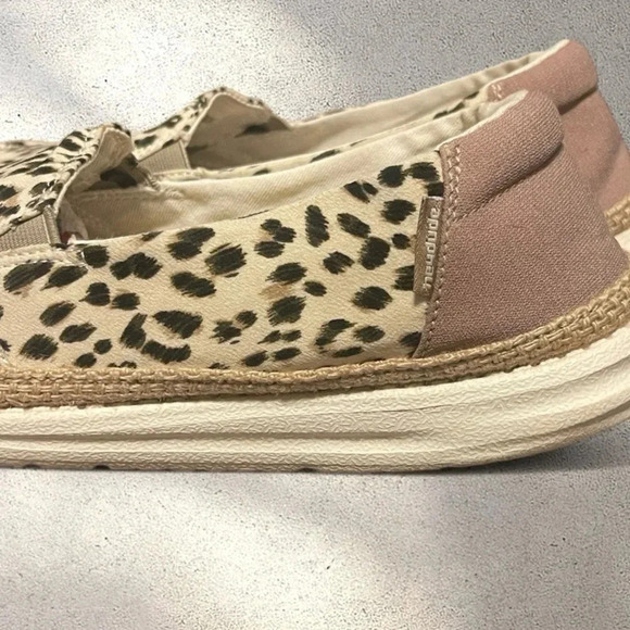 Hey Dude Lena Shoes Leopard Animal Print US 9 Slip On Casual Flats - Picture 4 of 11